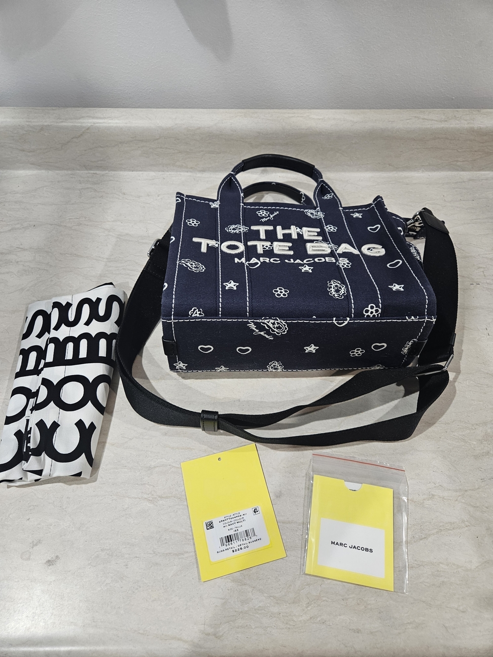 Marc Jacobs Small Tote - Picture 4 of 12